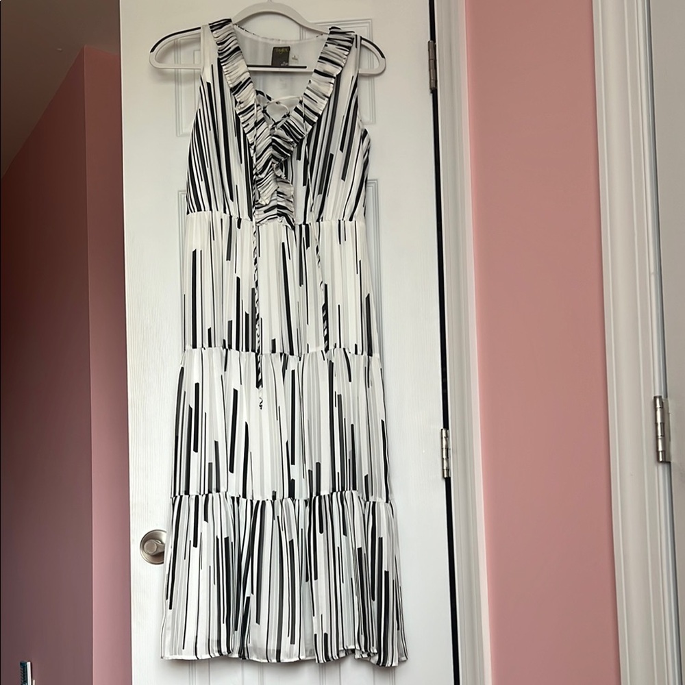 NEW Taylor Black and White Midi Dress